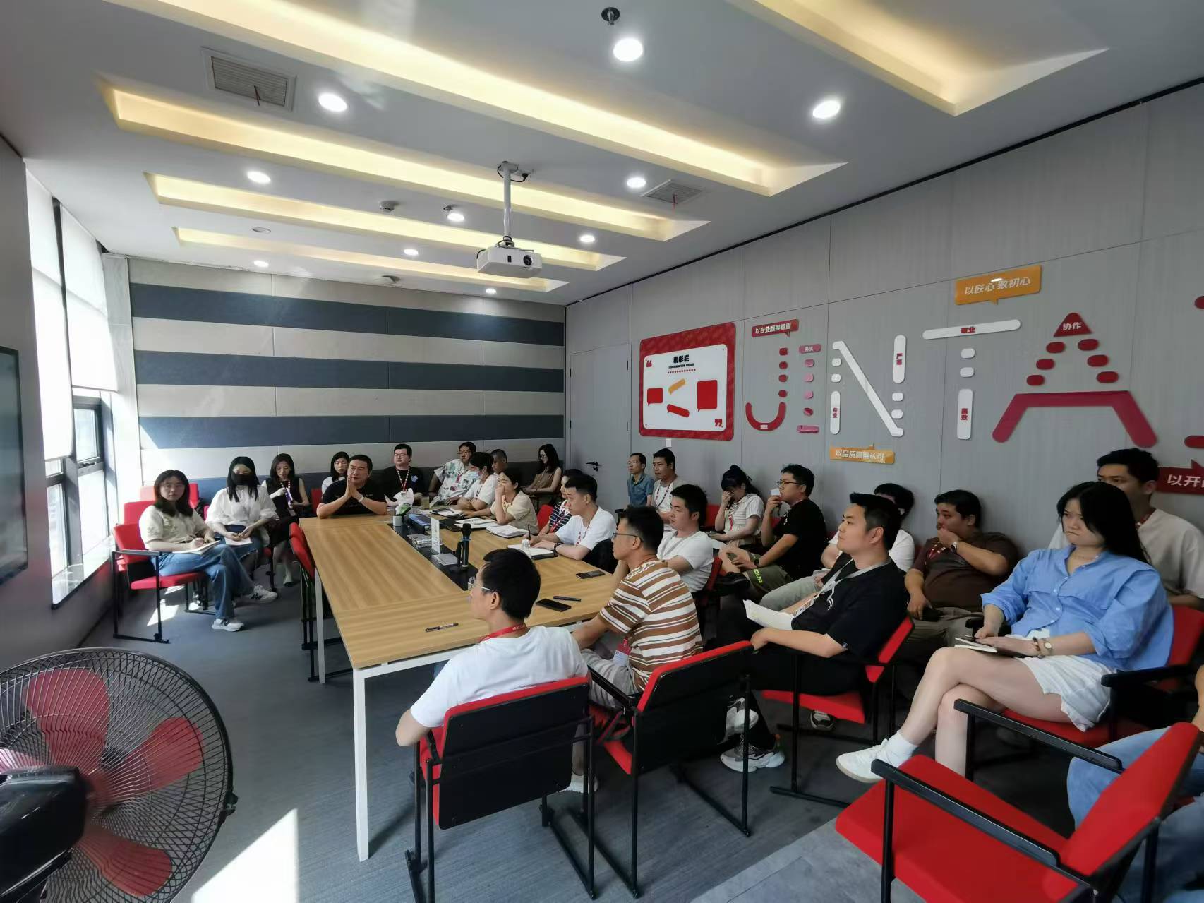 工程資料培訓:打造更專業(yè)高效的公裝團隊(圖2) 工程資料培訓:打造更專業(yè)高效的公裝團隊(圖2)